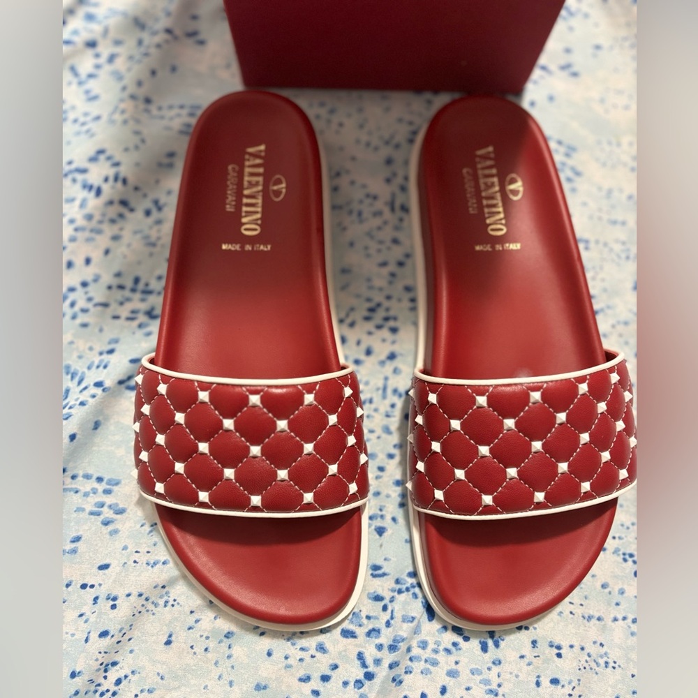 Valentino Garavani Rockstud Slides in Red and white - Picture 6 of 15